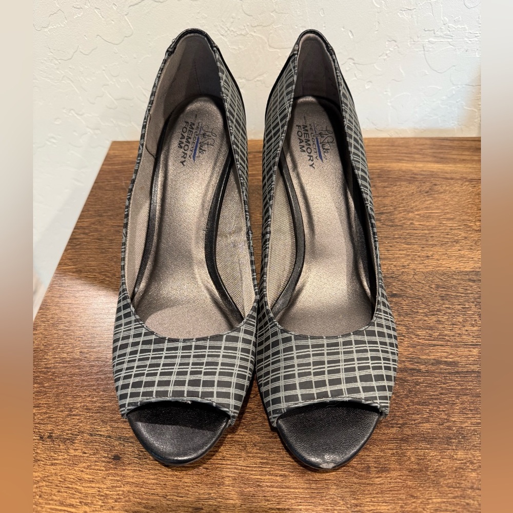 Life Stride Black and Gray Peep-Toe Heels